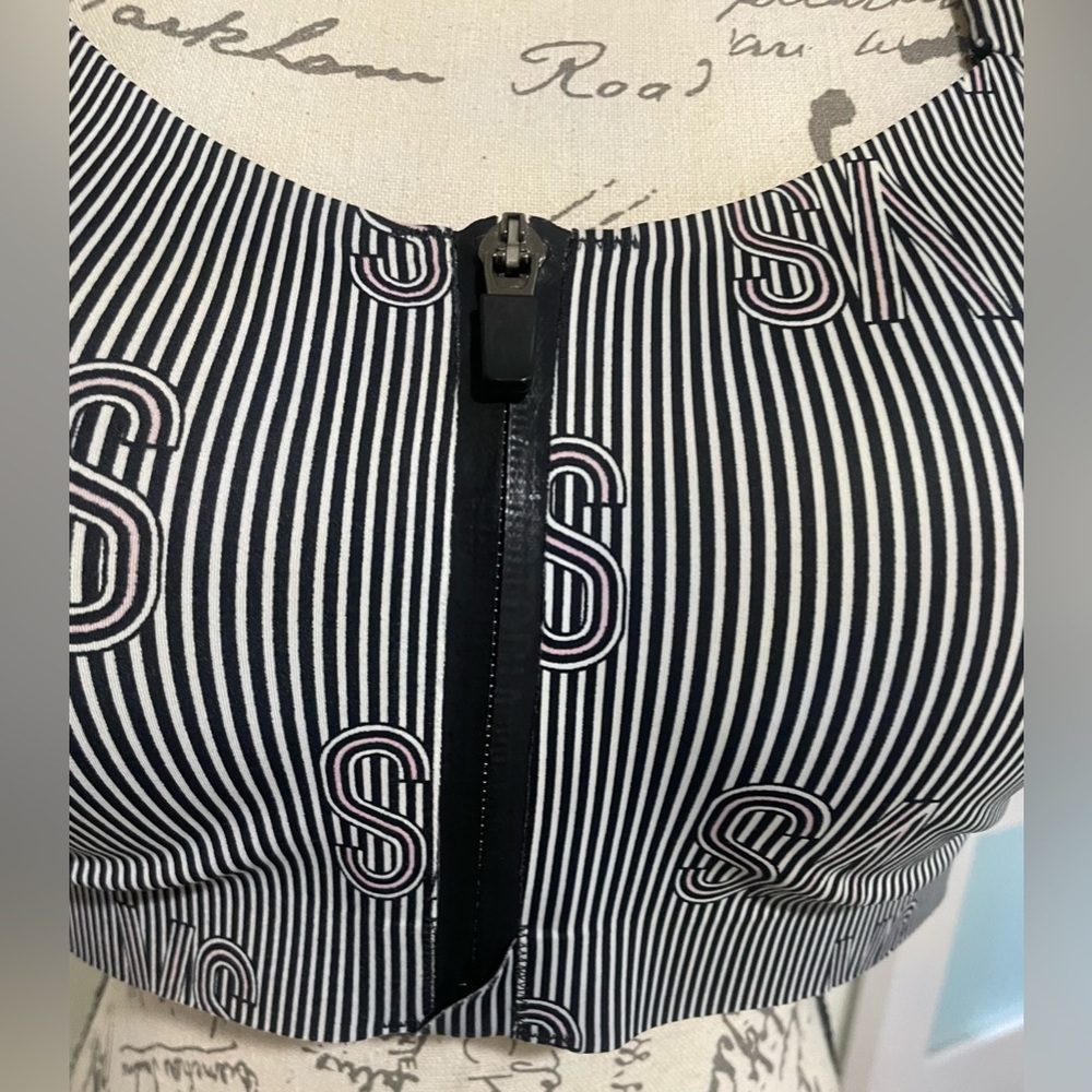 Victoria's Secret Black and White Striped Sports Bra NWOT - Picture 5 of 10